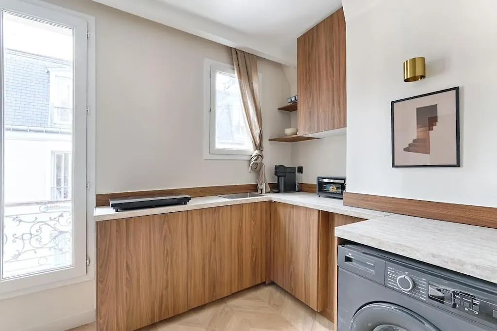 Barbes Buttes Chaumont Cosy Studio 2p *