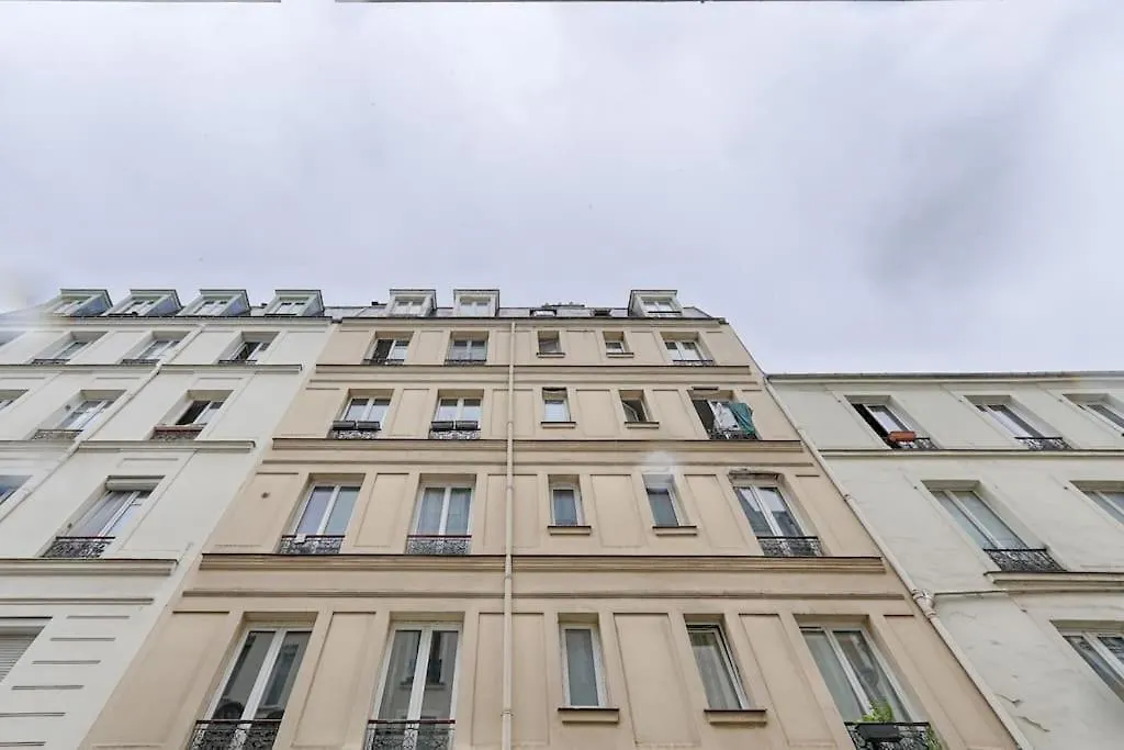 Barbes Buttes Chaumont Cosy Studio 2p